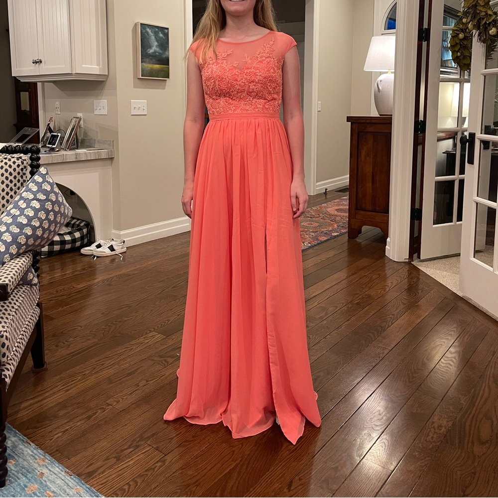 JJshouse formal dress sizes womens 2 & 4.  New with tags.